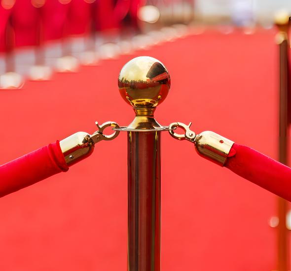 Стойка с канатом золотая