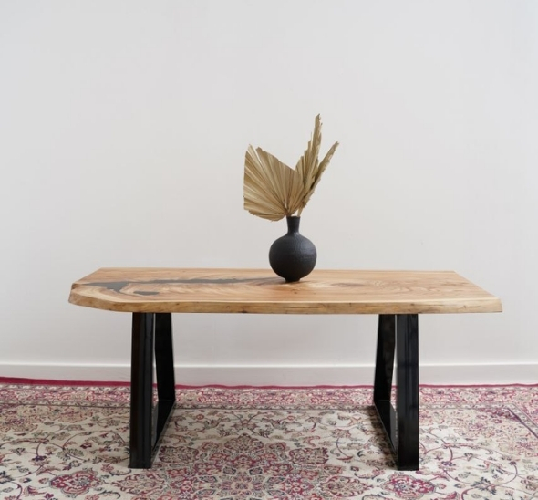 Журнальный стол со столешницей из слэба