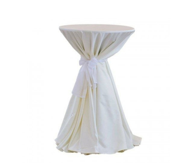 Стол со скатертью и бантом