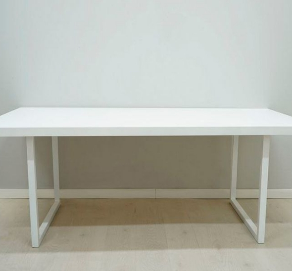 Стол для переговоров белый