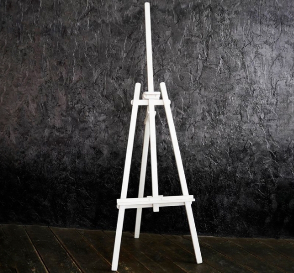 Мольберт белого цвета