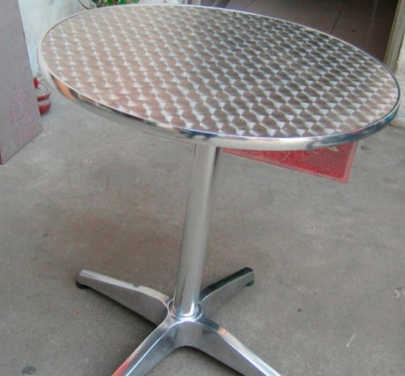 Металлический стол