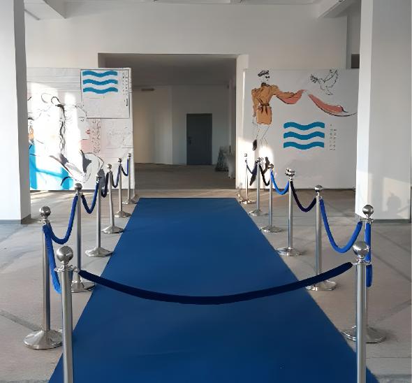 Стойка с канатом серебристая