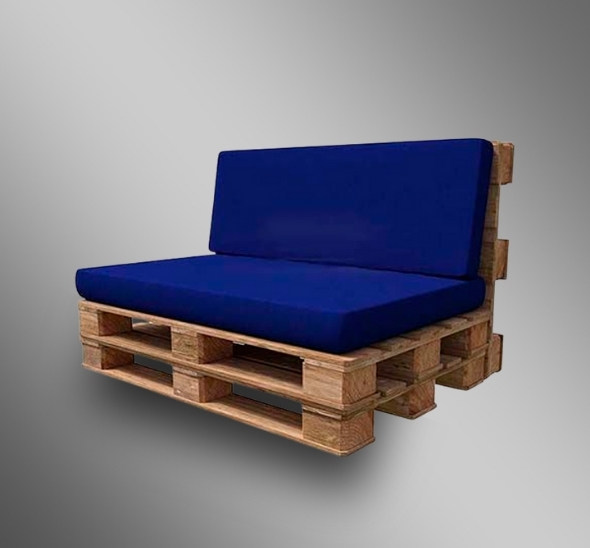 Двухместный диван с синими подушками