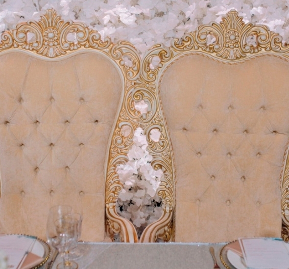 Трон Молодожены