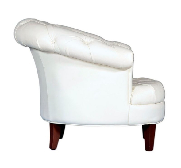 Кресло белое стеганое из кожи
