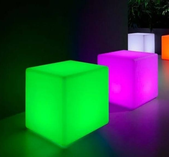 Светящийся куб с нишей