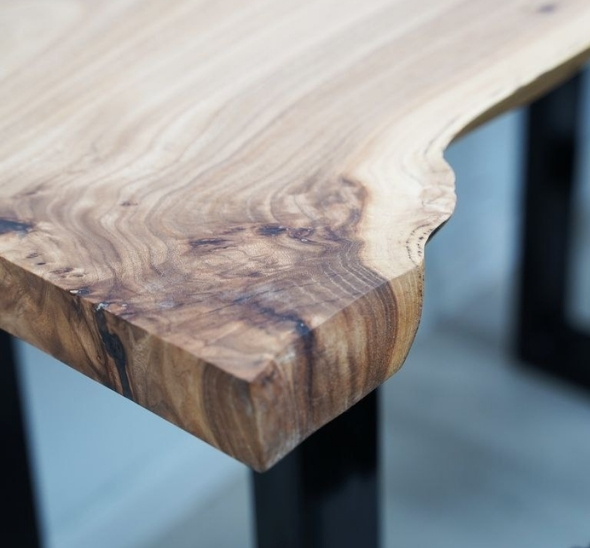 Стол со столешницей из слэба ореха