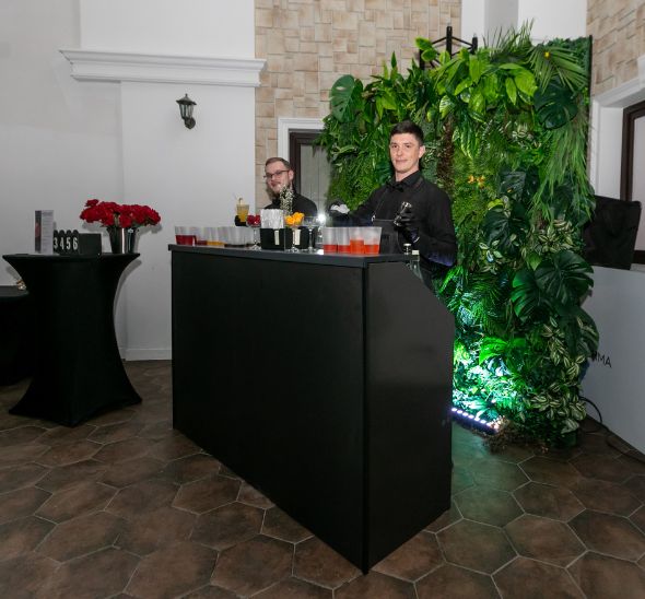 Черная барная стойка