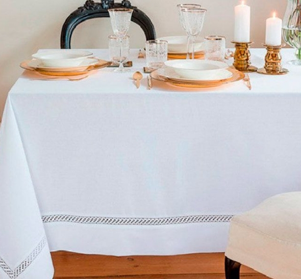 Стол квадратный под скатерть