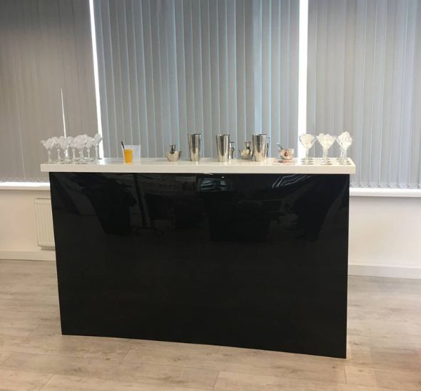 Черная барная стойка