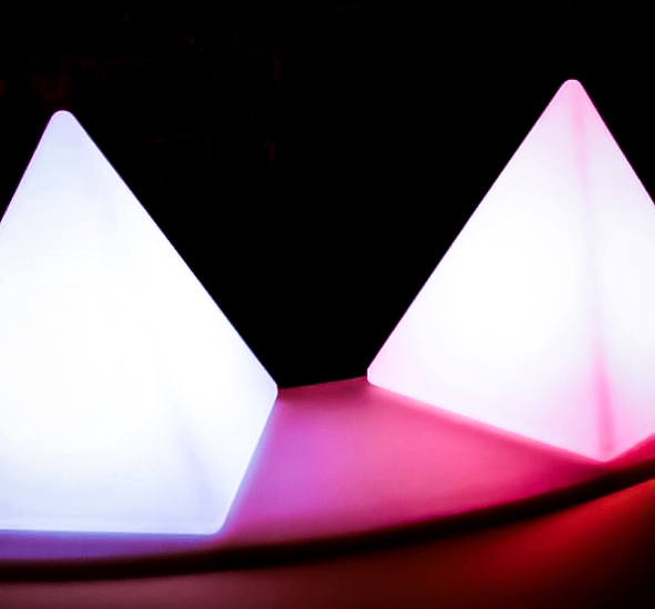 Светящаяся пирамида декоративная
