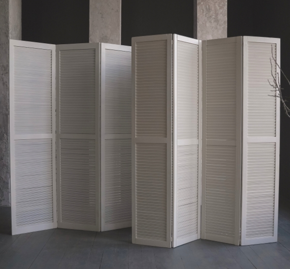 Ширма деревянная белого цвета