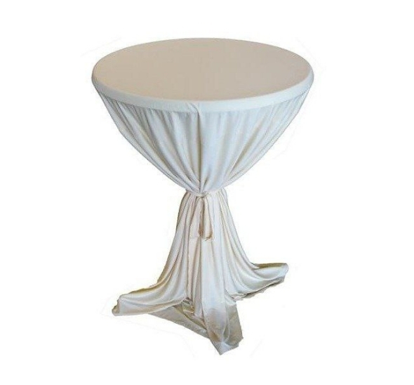 Стол со скатертью и бантом