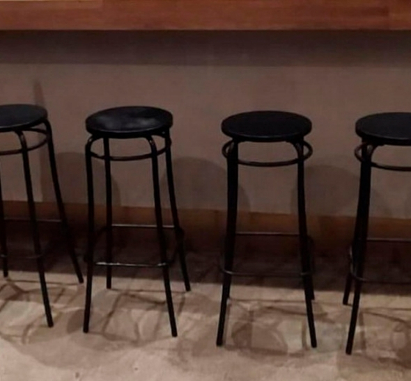 Стул барный чёрный металлический