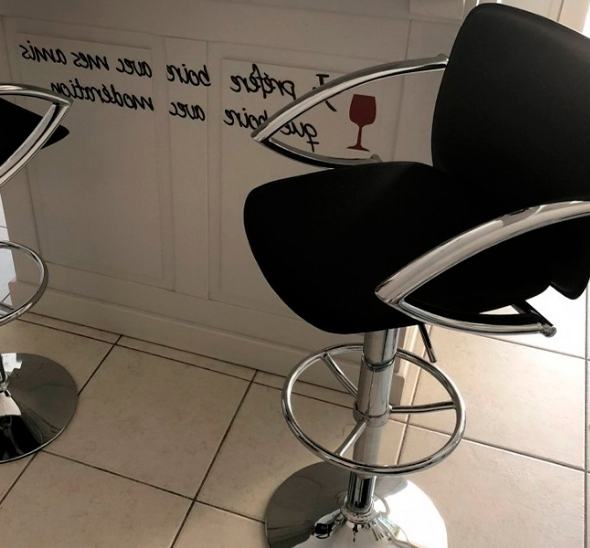 Стул барный для визажиста чёрный