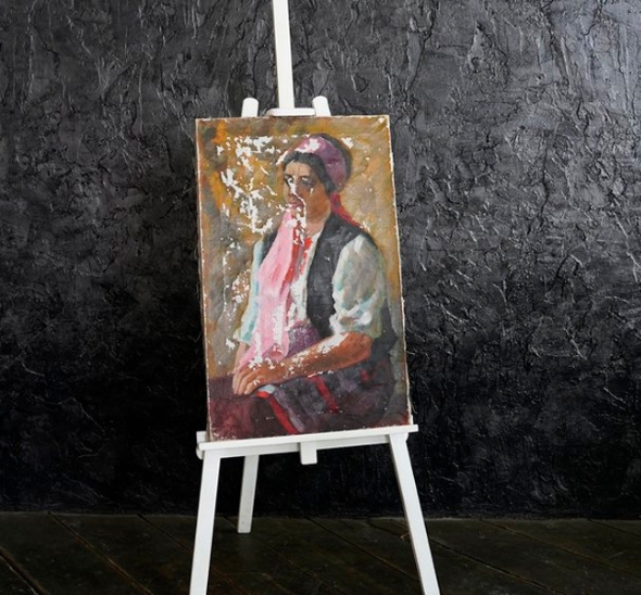 Мольберт белого цвета