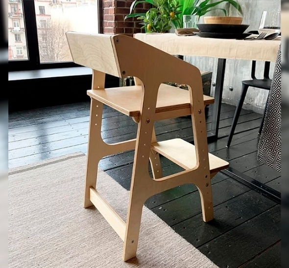 Детский стул для кормления натурального цвета