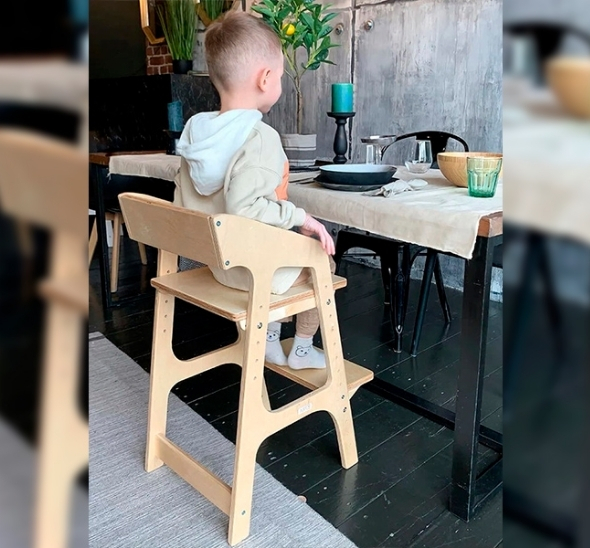 Детский стул для кормления натурального цвета
