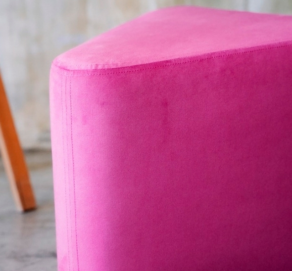 Пуфик треугольный Розовый