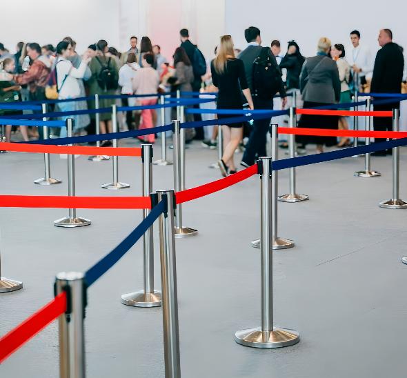 Столбик для ограждения с лентой