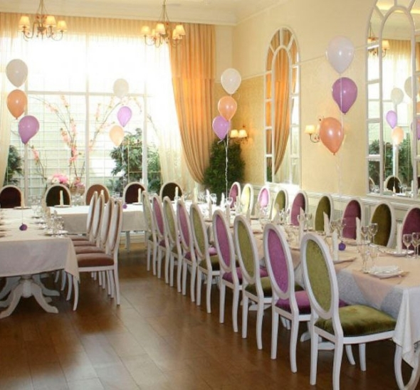 Стул Laval Gold с обивкой из зелёного бархата