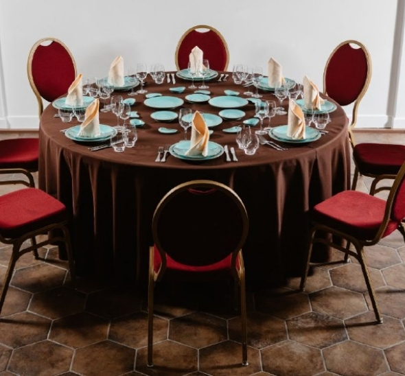 Стул Laval Gold с обивкой из красного бархата