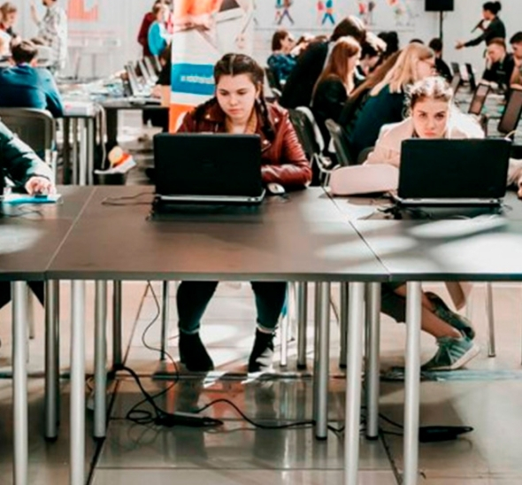 Квадратный стол в стиле Лофт