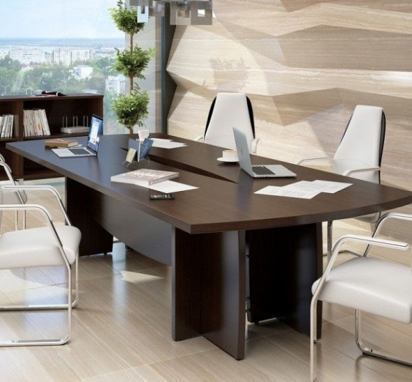 Овальный стол для переговоров