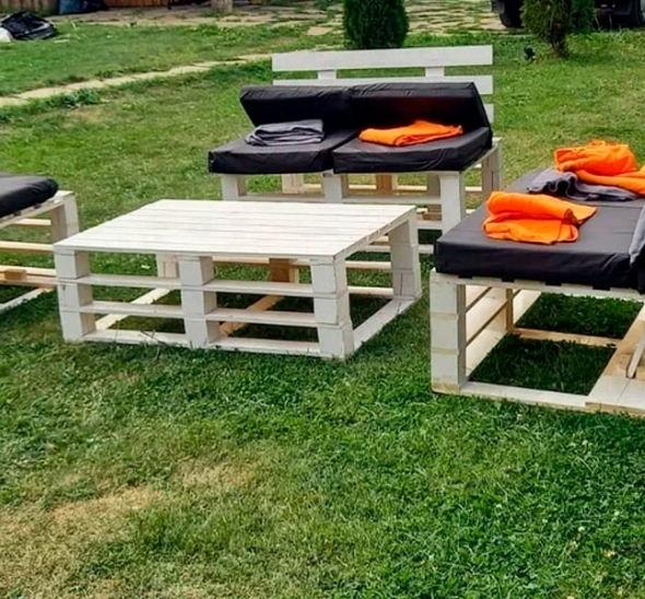 Белый стол журнальный